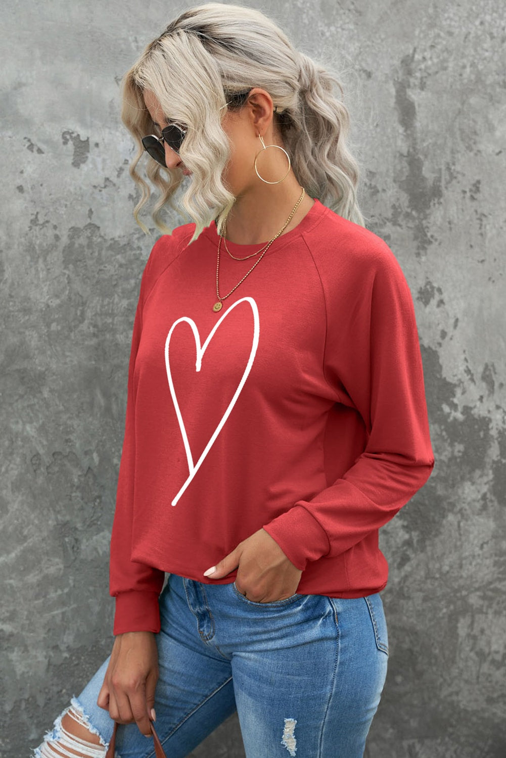 Red Simple Heart Graphic Valentine\'s Sweatshirt